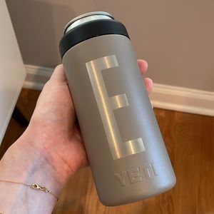 NWOT Yeti slim 12 oz can insulator personalized with E.